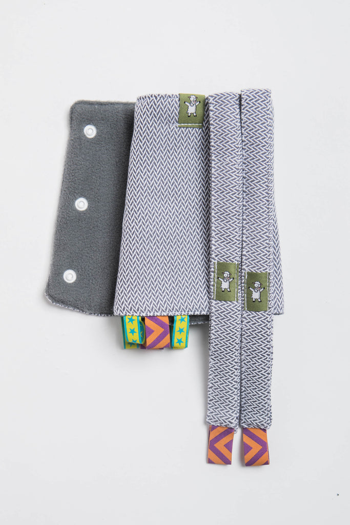 OceanoKidz.com - LennyLamb Drool Pads & Reach Straps Set - Little Herringbone Grey (60% cotton, 40% polyester)